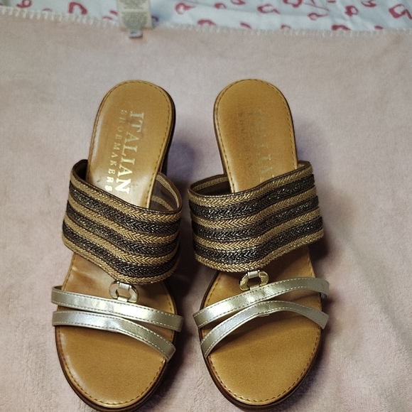Italian Shoemakers Gold and Tan Women's Sandals Made In Italy. - Picture 8 of 8
